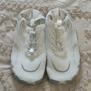 SPORT-E Barefoot Hiking & Water Shoes White/Silver Unisex Men’s 10.5 Women’s 12
